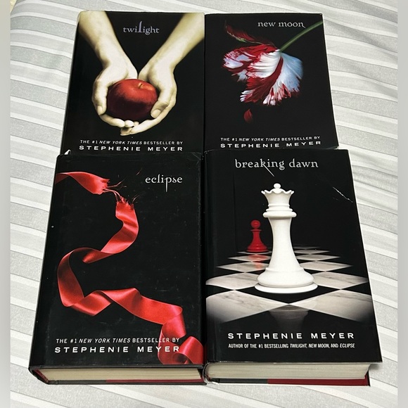 Twilight Book 4series by Stephenie Meyer - Picture 1 of 3